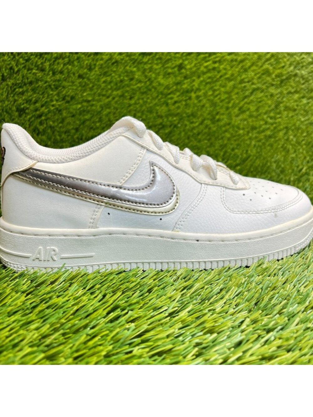 Nike Air Force 1 LV8 GS Boys Size 5Y White Athletic Lifestyle Shoes Sneakers